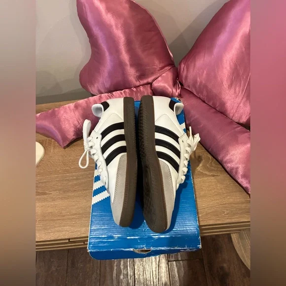 adidas Samba OG Shoes (M7/W8) - Picture 6 of 16